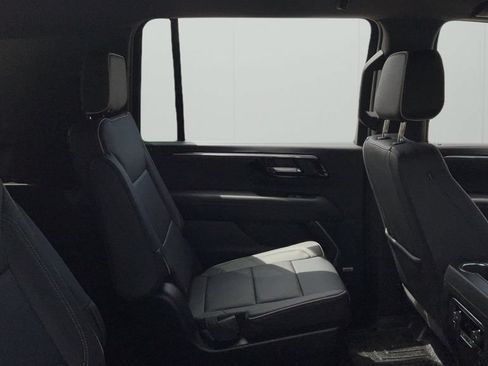 Used 2025 Chevrolet Suburban Premier AWD/4WD image 34