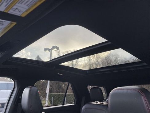 Used 2023 Ford Explorer ST-Line w/ Class IV Trailer Tow Package image 7