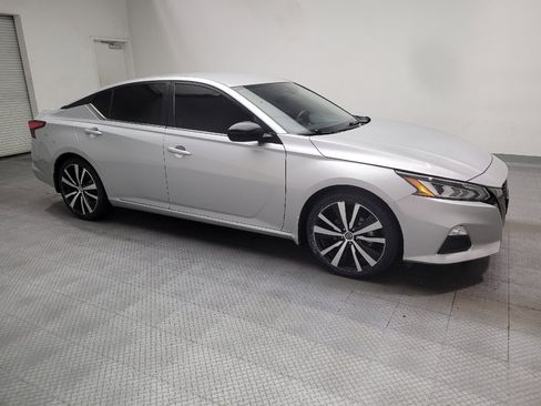Used 2022 Nissan Altima 2.5 SR FWD image 11