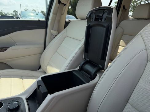 Used 2023 GMC Acadia Denali w/ Denali Ultimate Package FWD image 30