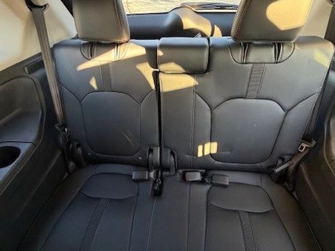 New 2025 Honda Pilot EX-L image 8