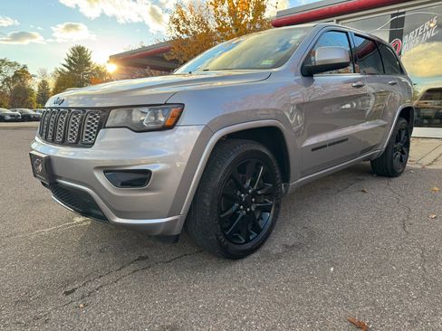 Used 2018 Jeep Grand Cherokee Altitude image 1