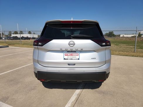Used 2025 Nissan Rogue SV image 6