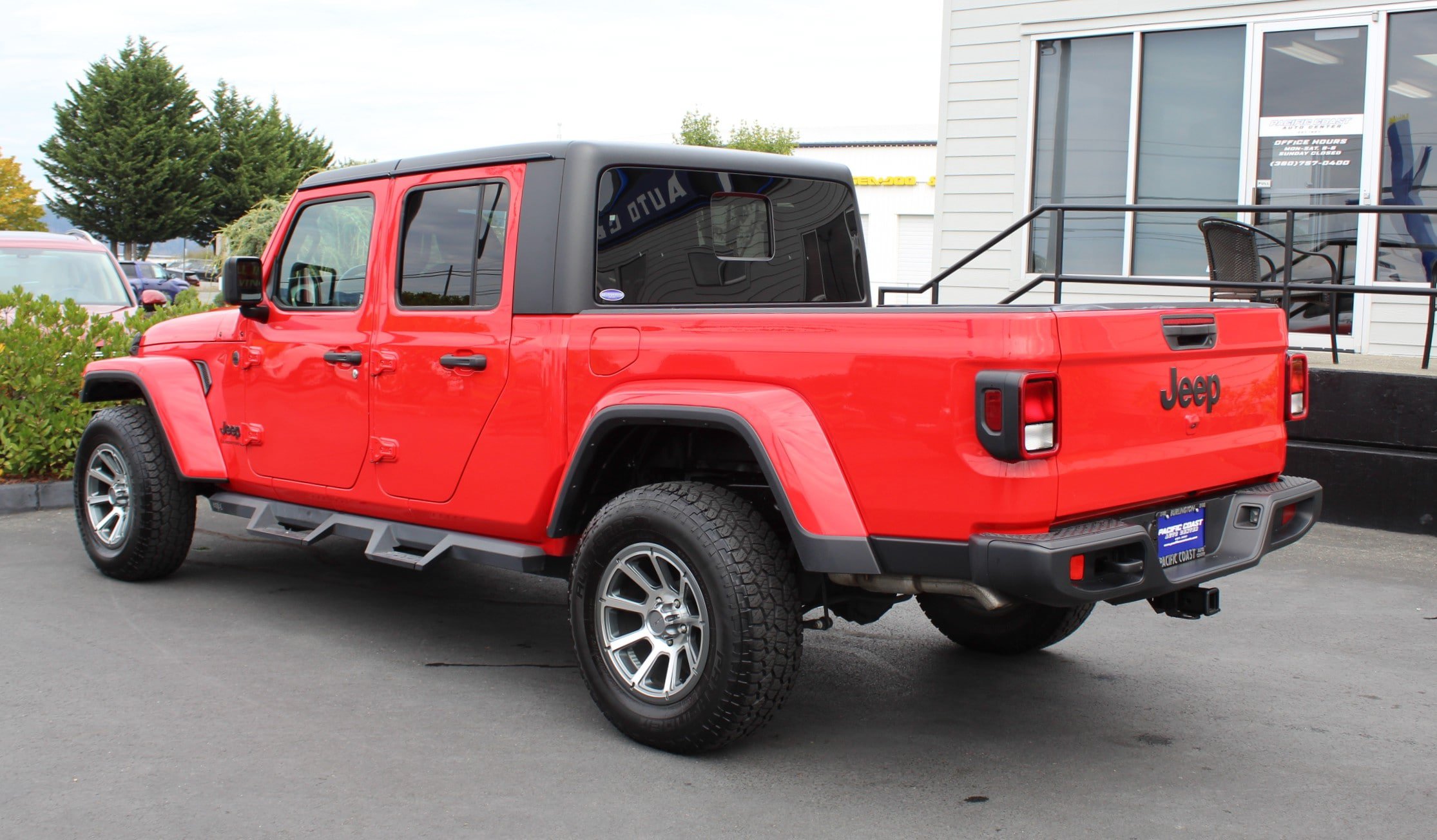 Used 2024 Jeep Gladiator Sport AWD/4WD image 4