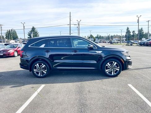 Certified 2024 Kia Sorento EX image 6