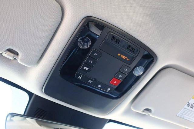 Used 2025 Kia Carnival EX FWD image 19