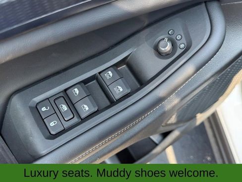 New 2025 Jeep Grand Cherokee Altitude image 9