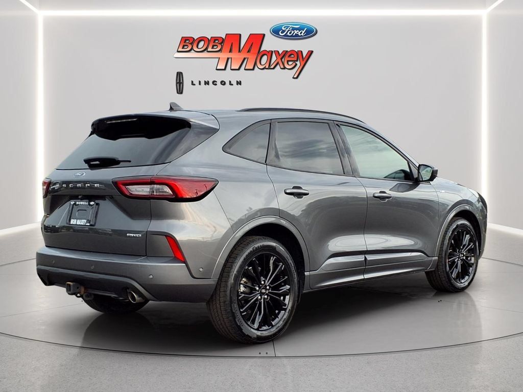 Used 2023 Ford Escape ST-Line Elite w/ Premium Technology Package AWD/4WD image 4