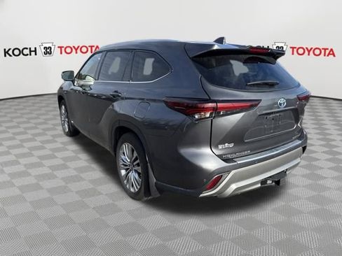 Used 2024 Toyota Highlander Platinum image 5