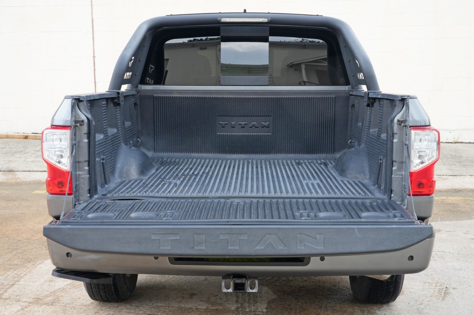 Used 2023 Nissan Titan SV w/ Accessory Utility Package RWD image 8