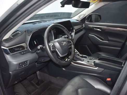 Used 2023 Toyota Highlander Limited AWD/4WD image 8