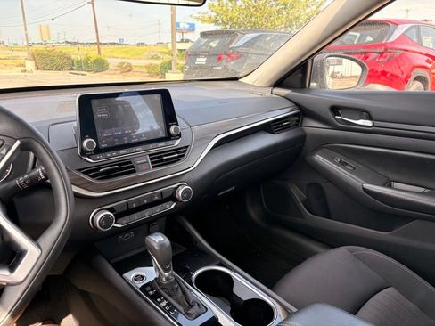 Used 2024 Nissan Altima 2.5 SV FWD image 19