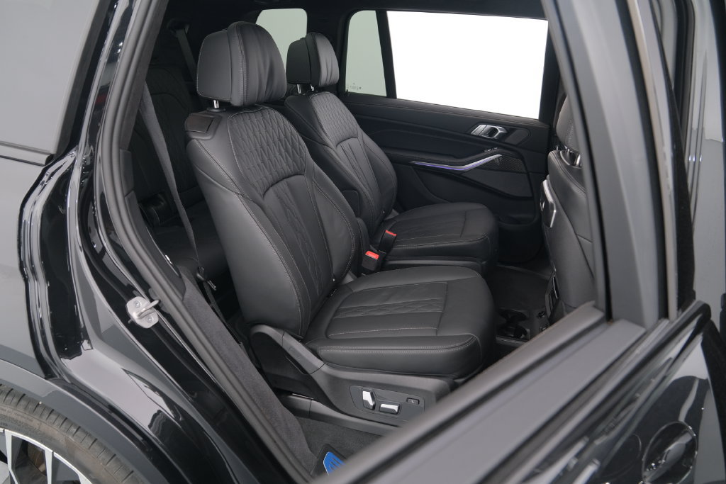 Used 2025 BMW X7 M60i w/ Executive Package AWD/4WD image 25