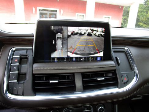 Used 2022 Chevrolet Tahoe LT w/ LT Signature Package image 21