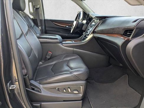 Used 2017 Cadillac Escalade Luxury image 24