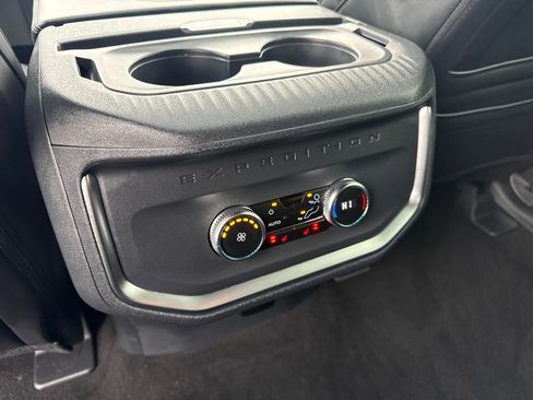 Used 2025 Ford Expedition Platinum w/ Stealth Appearance Package image 23
