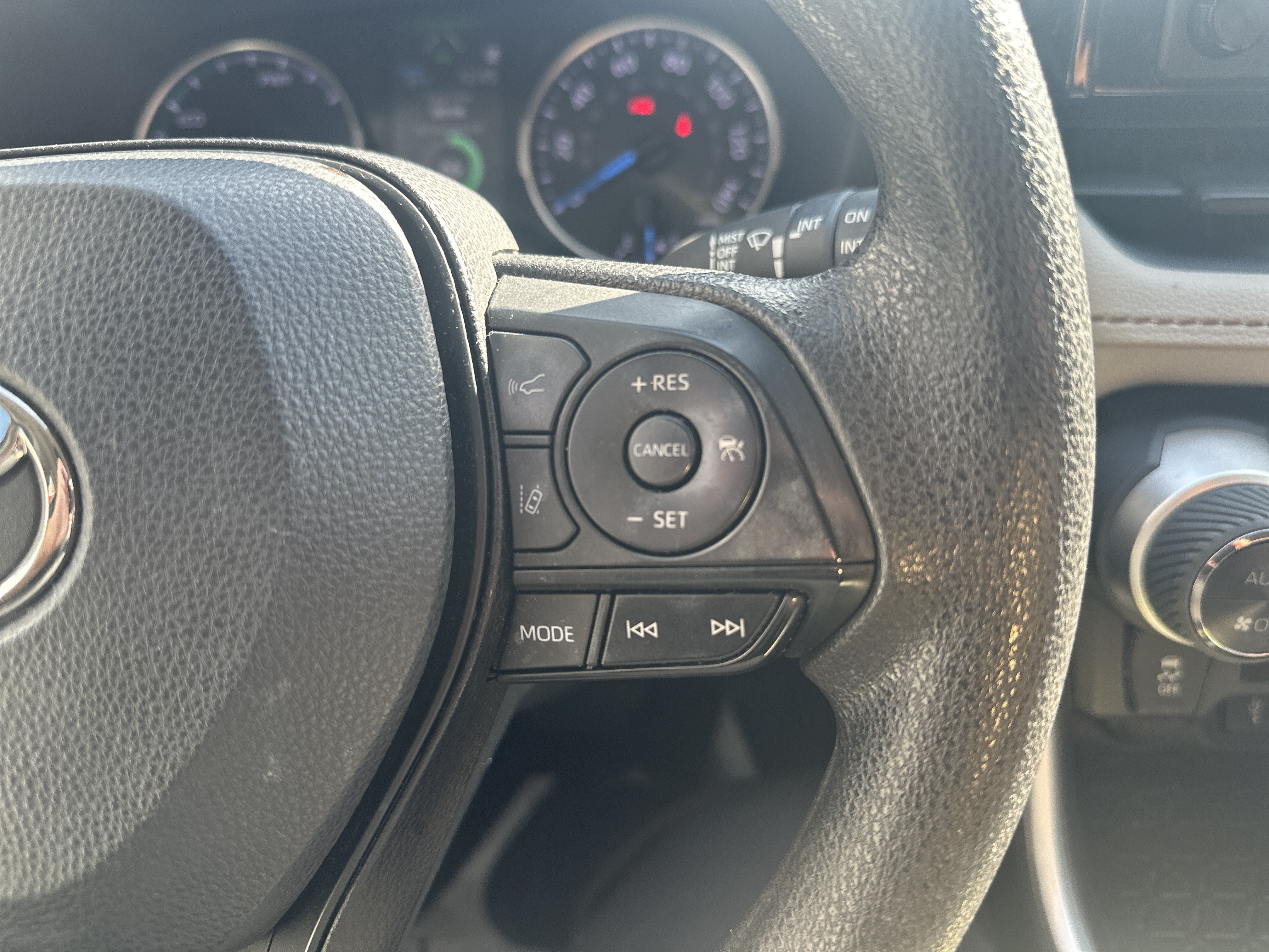 Used 2022 Toyota RAV4 XLE w/ Convenience Package AWD/4WD image 19