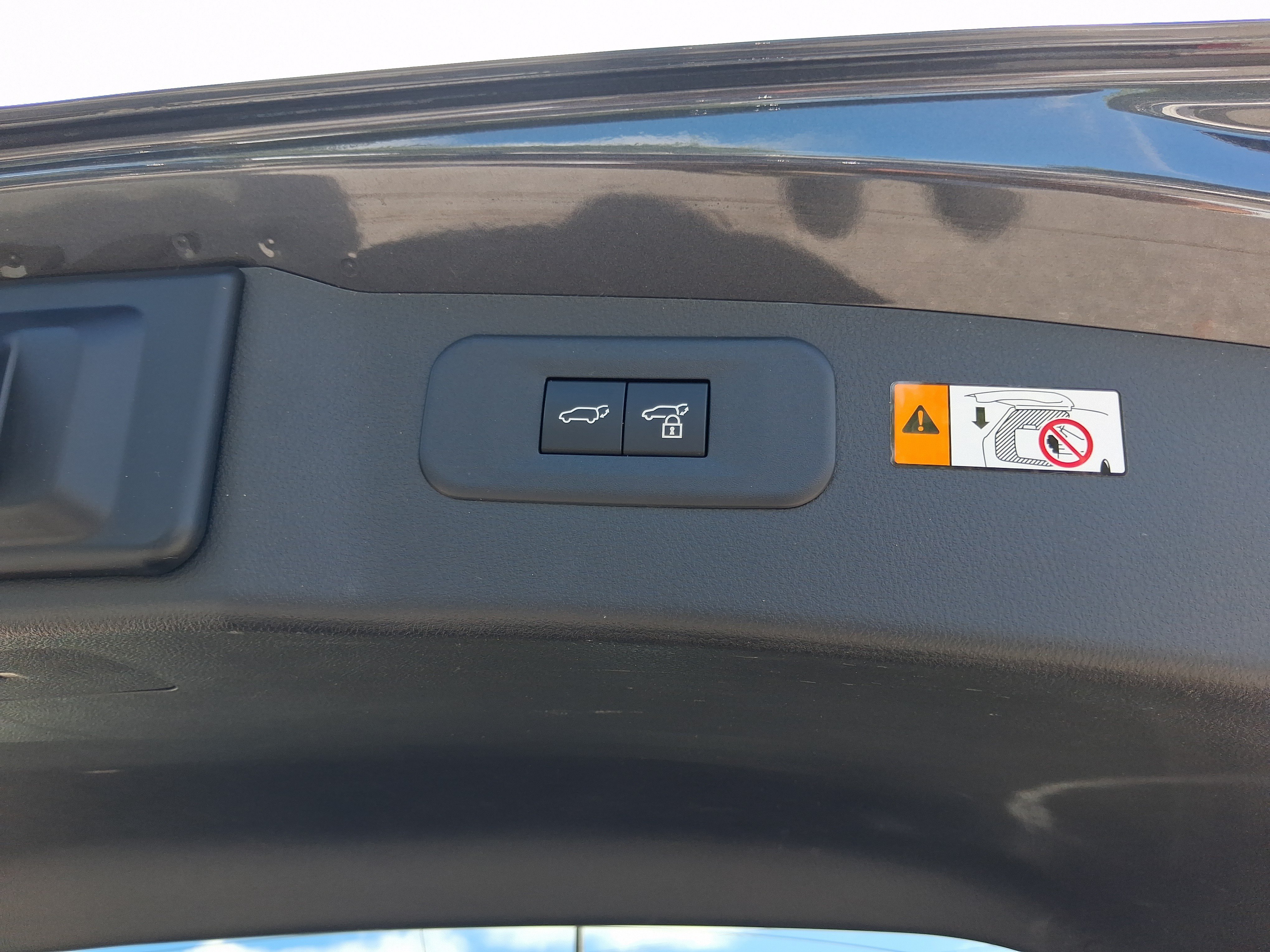 Used 2025 Lexus NX 250 FWD w/ Towing Package (2000 Lbs) image 6