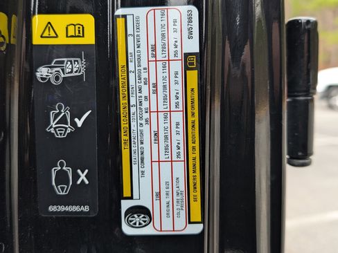 Used 2025 Jeep Wrangler Willys image 38