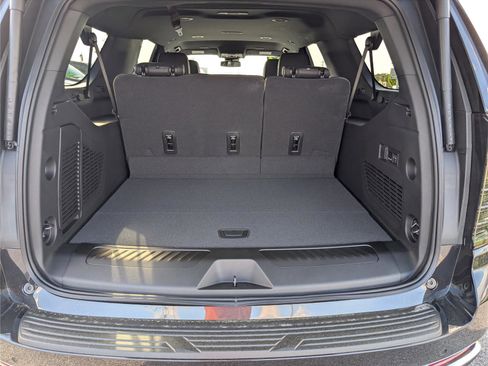 New 2026 Chevrolet Suburban LT w/ Comfort Package AWD/4WD image 9