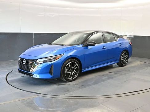 Used 2025 Nissan Sentra SR w/ Trunk Package FWD image 9
