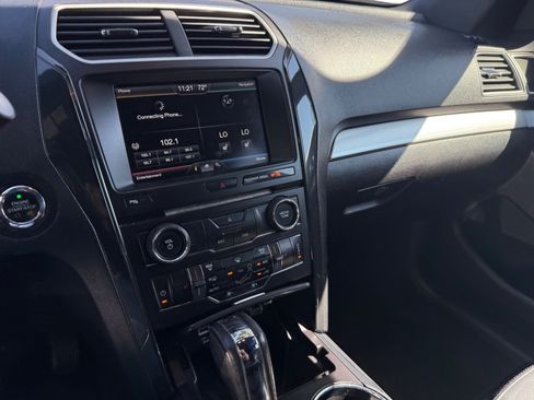 Used 2016 Ford Explorer XLT w/ Equipment Group 202A FWD image 12