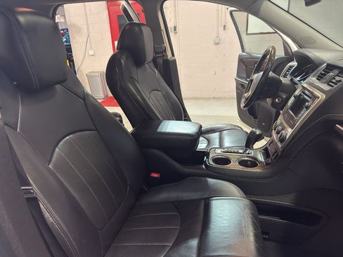 Used 2013 GMC Acadia Denali image 23