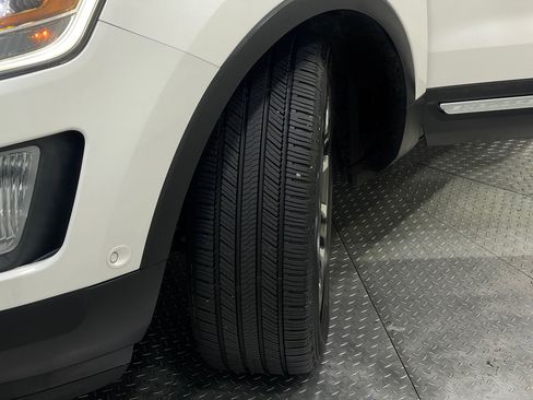 Used 2016 Ford Explorer Platinum image 37