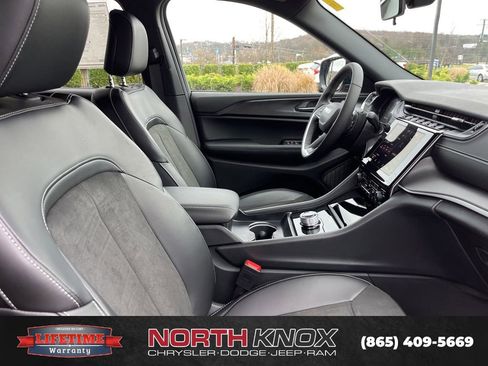 New 2025 Jeep Grand Cherokee L Altitude AWD/4WD image 27