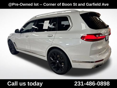 Used 2021 BMW X7 xDrive40i w/ Premium Package AWD/4WD image 3