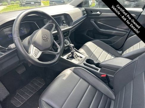 Used 2024 Volkswagen Jetta SE FWD image 5