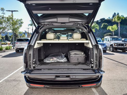 Used 2025 Land Rover Range Rover SE image 26