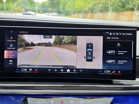 Used 2023 BMW 740i w/ Parking Assistance Package RWD image 27