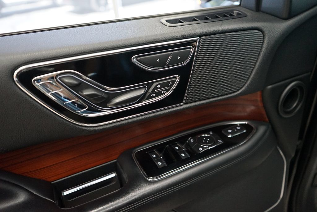 Used 2021 Lincoln Navigator Reserve AWD/4WD image 27