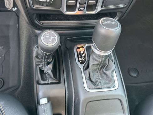 New 2026 Jeep Gladiator Sahara image 4