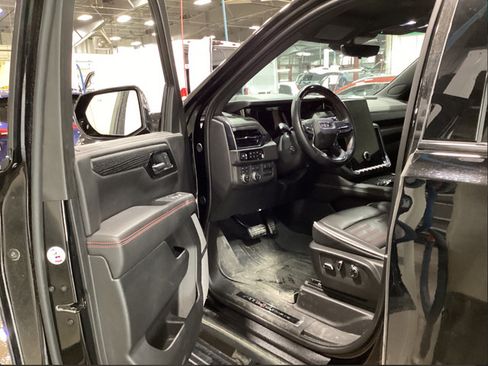 Used 2025 GMC Yukon AT4 Ultimate w/ LPO, Floor Liner Package AWD/4WD image 6