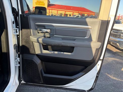 Used 2018 RAM 1500 Classic SLT image 13