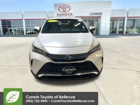 Certified 2021 Toyota Venza Limited image 3