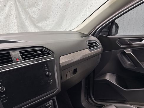 Used 2021 Volkswagen Tiguan SE image 23