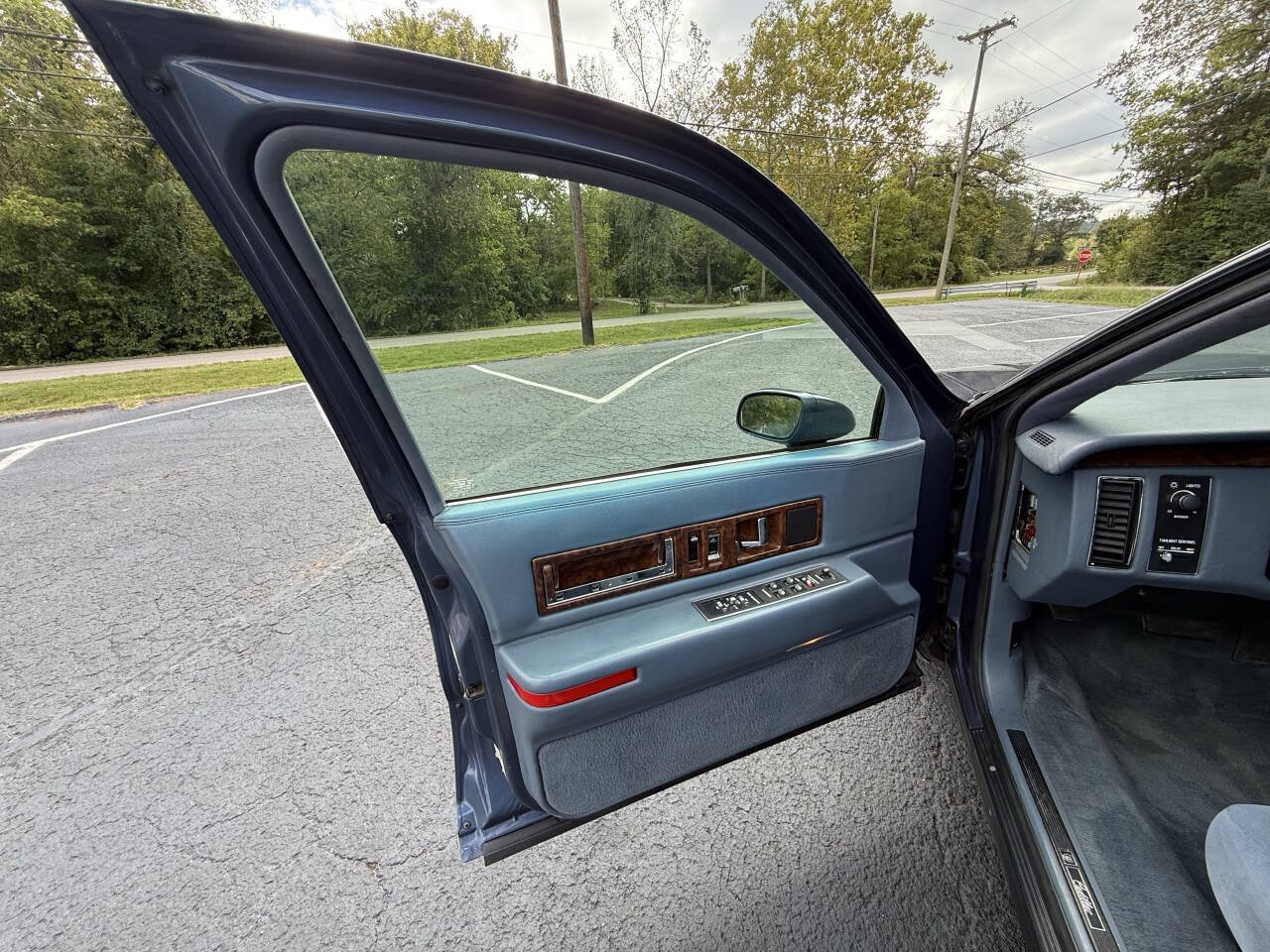 Used 1994 Cadillac Fleetwood Brougham RWD image 9