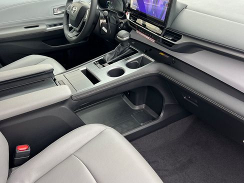 New 2026 Toyota Sienna XLE AWD/4WD image 17