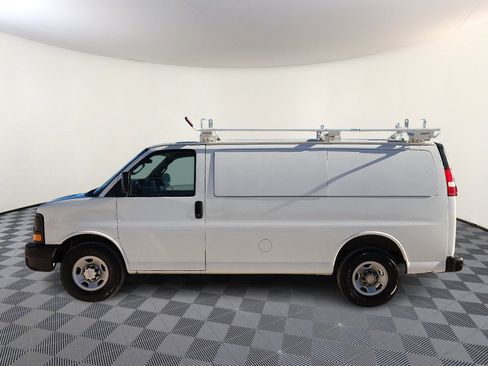 Used 2016 Chevrolet Express 2500 image 2