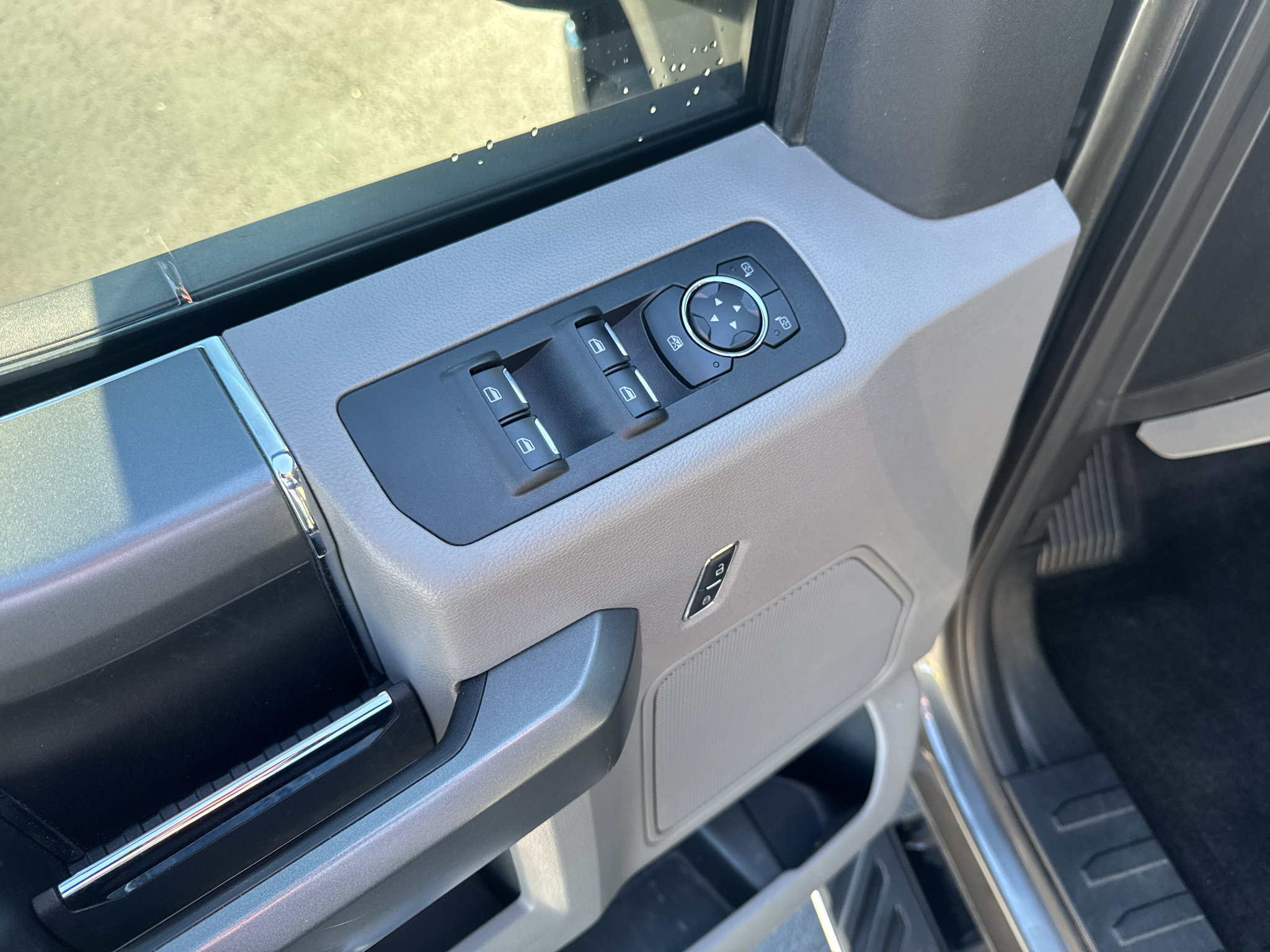 Used 2015 Ford F150 XLT w/ Equipment Group 302A Luxury AWD/4WD image 11