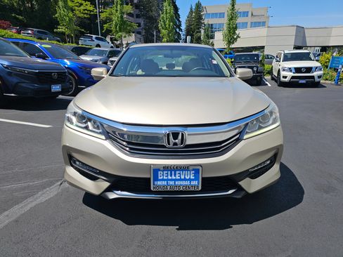 Used 2016 Honda Accord EX image 3