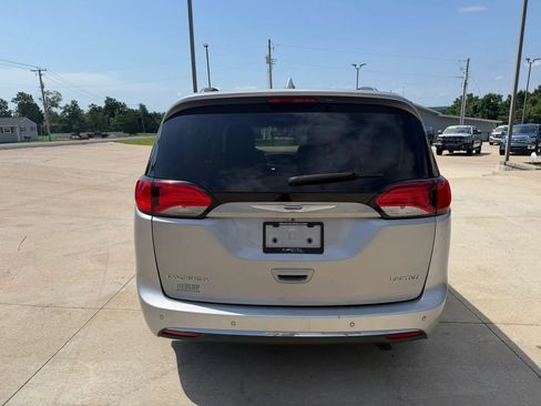 Used 2018 Chrysler Pacifica Limited FWD image 8
