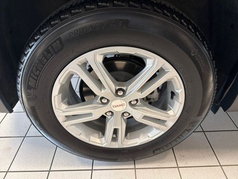 Used 2024 GMC Terrain SLE w/ Driver Convenience Package image 10