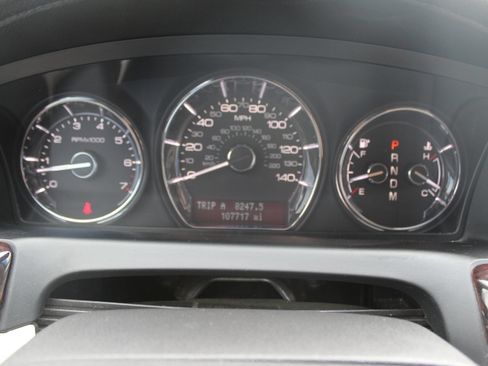 Used 2010 Lincoln MKS FWD image 29