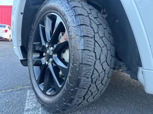 Used 2019 Jeep Grand Cherokee Altitude image 18