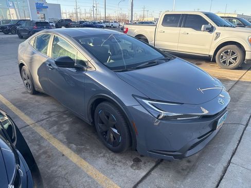 Used 2024 Toyota Prius LE image 2