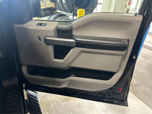 Used 2017 Ford F150 XLT w/ Equipment Group 302A Luxury image 36